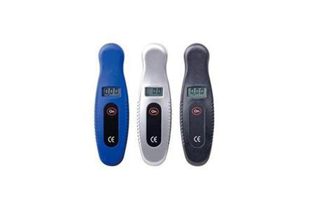 Digital tire pressure gauge