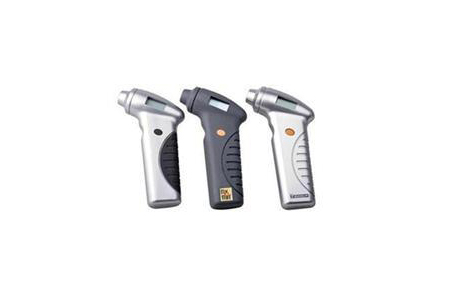 Digital tire pressure gauge
