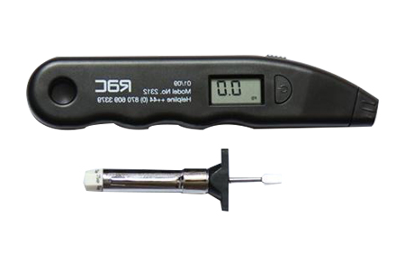 Digital tire pressure gauge