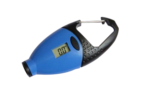 Digital tire pressure gauge